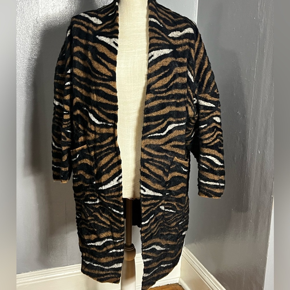 Love at First Find Zebra Print Fur Sweater EUC on trend Runway  fall staple